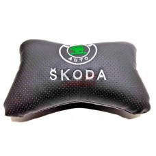 Подушка автомобильная на подголовник, косточка, SKODA ортопедическая. эко-кожа в индив. упаковке